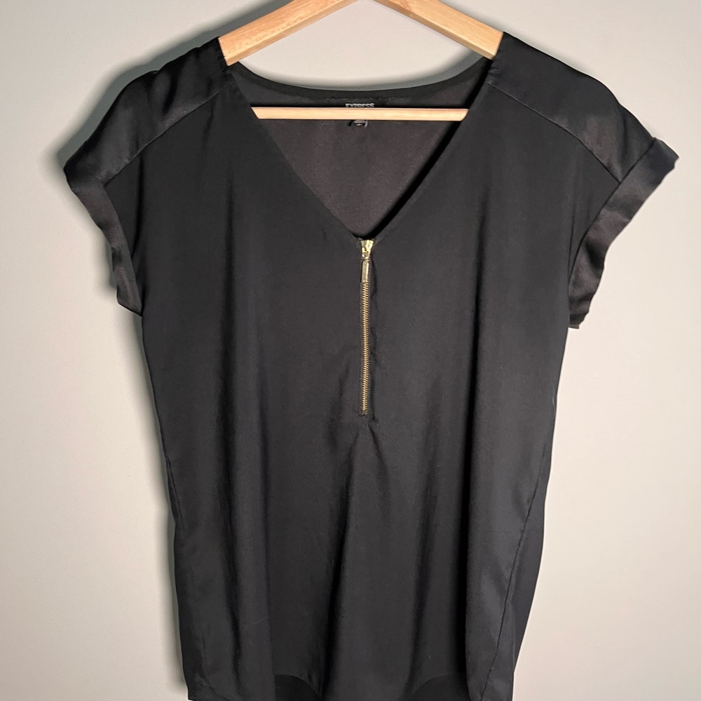 Express Solid Black Blouse Shirt Top‎ Women's Small V-Neck Short Sleeve Zip-up